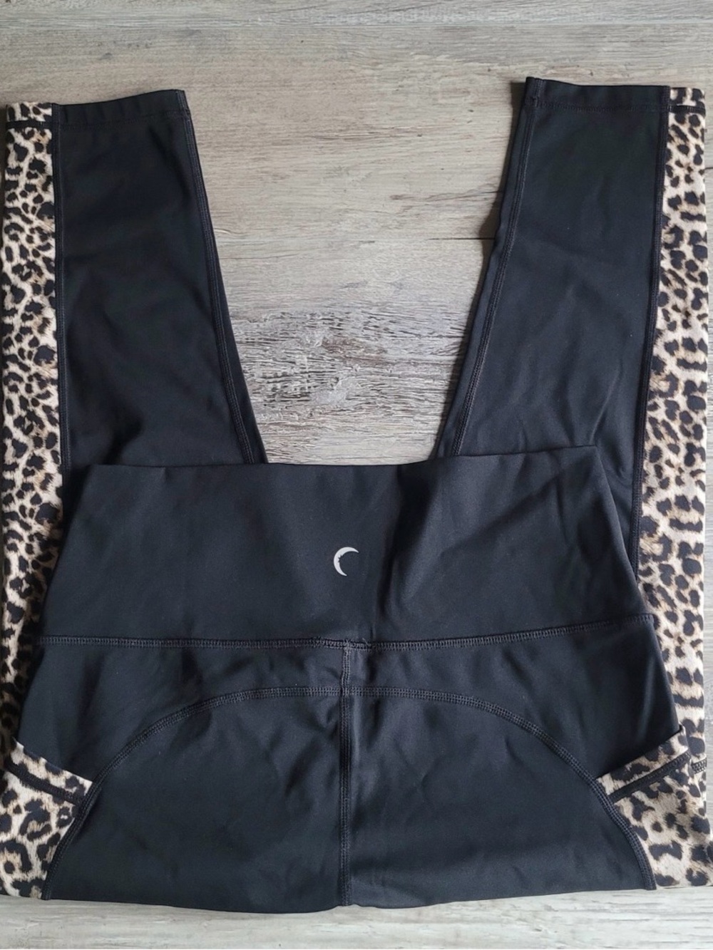 Zyia Black Capri Leopard on the side 
Brand new size 6/8 Med